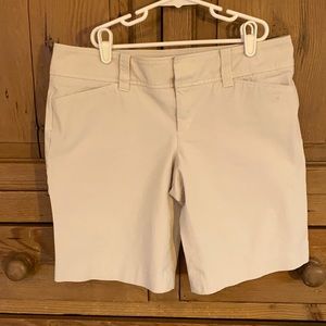 Lilly Pulitzer khaki stretch shorts size 8